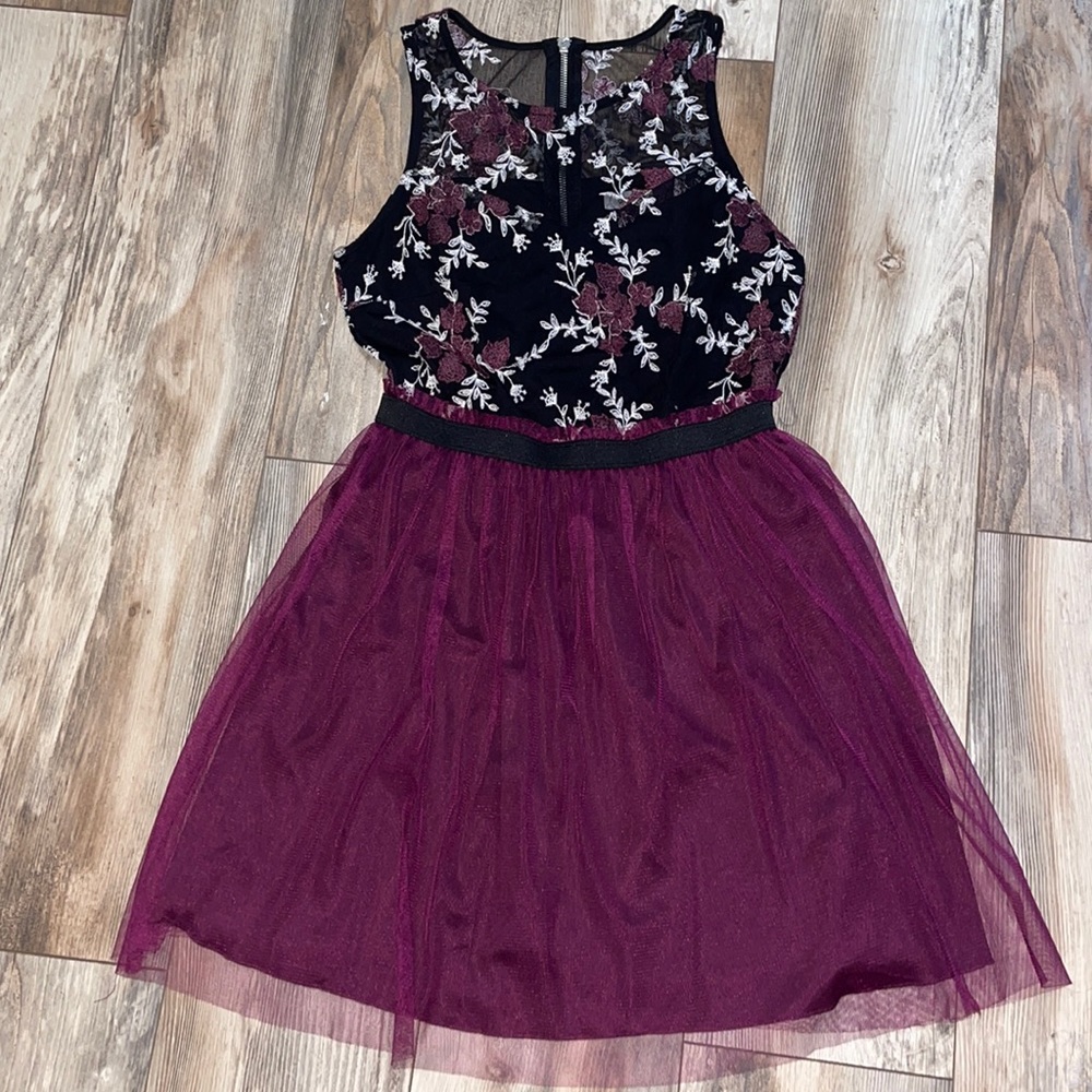 Sleeveless tulle lace dress
